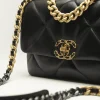 CHANEL 19 size : 16 x 26 x 9 cm