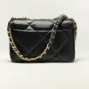 CHANEL 19 size : 16 x 26 x 9 cm