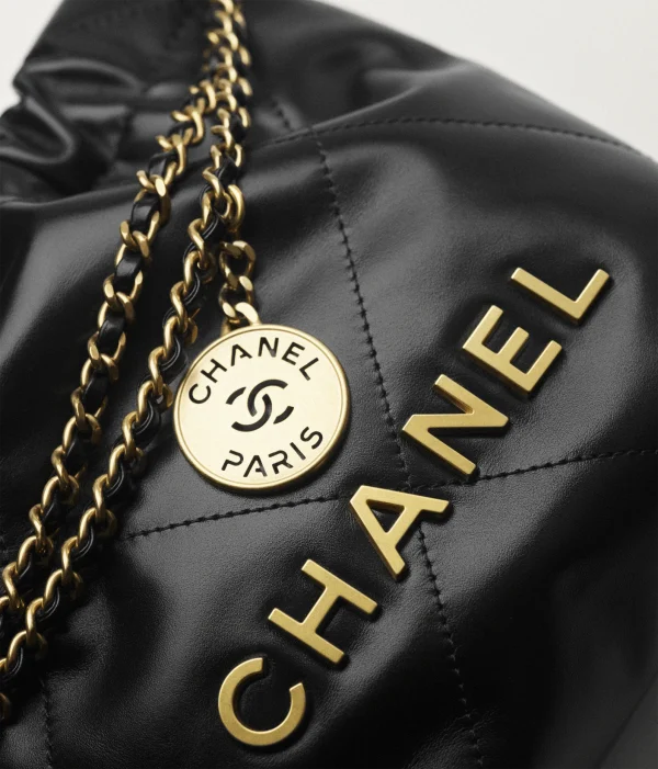 CHANEL 22 size ：20 x 19 x 6 cm