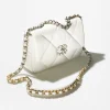 CHANEL 22 size : 16 x 26 x 9 cm