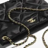 Chanel size : 28 x 40 x 2 cm