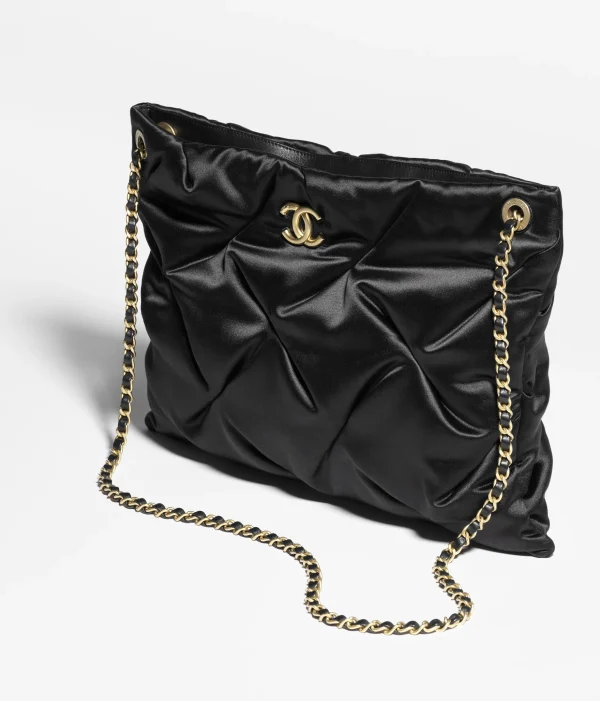 Chanel size : 28 x 40 x 2 cm