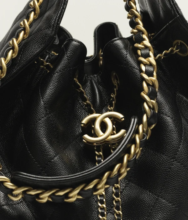 CHANEL 25 size ：40 x 30 x 15 cm