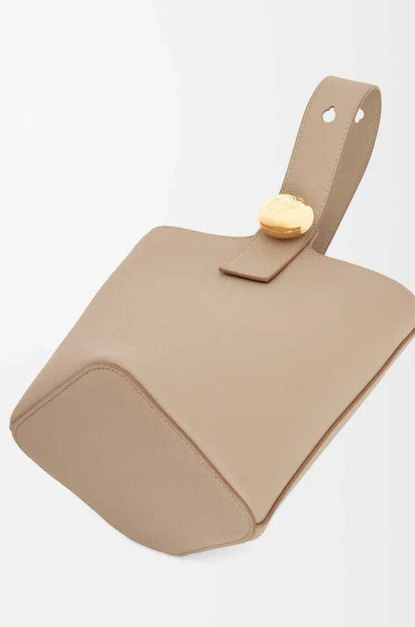 Loewe Pebble Bucket Size : 16*16*19.5cm