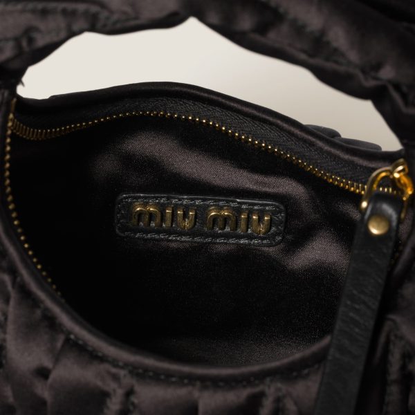 Miu Miu  Wander Matelassé size: 14*17.5*5.5cm