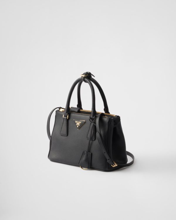 Prada Galleria Size : : 16.5*24.5*11cm