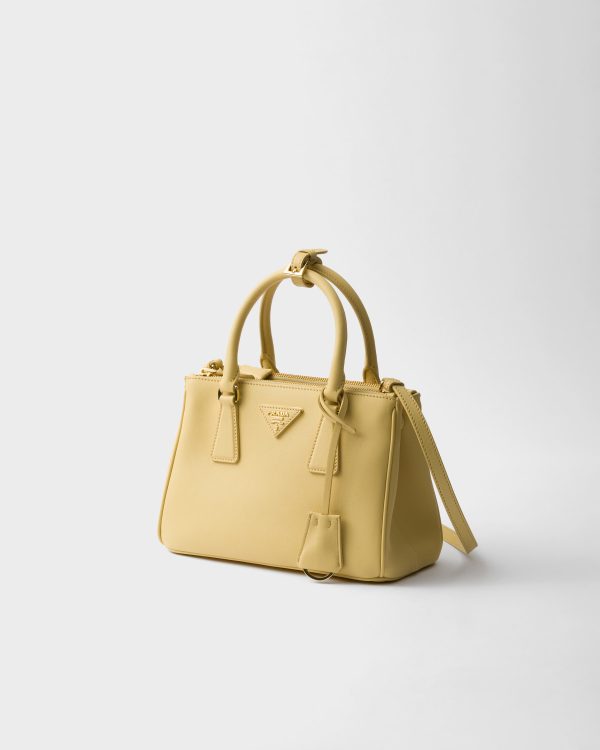Prada Galleria Size : 16.5*24.5*11cm