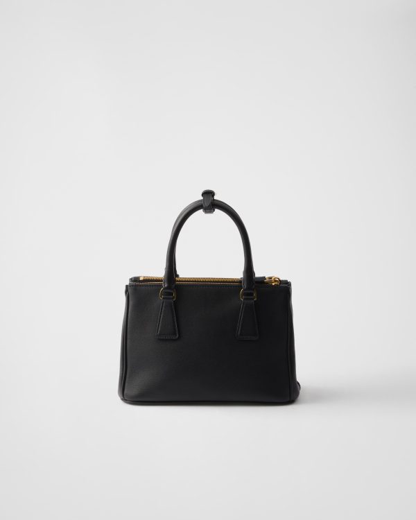 Prada Galleria Size : : 16.5*24.5*11cm