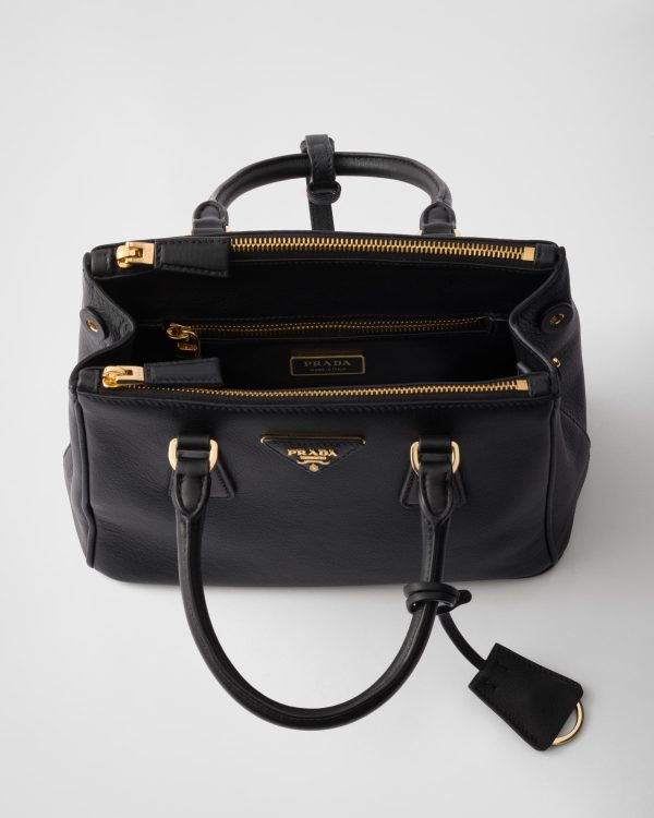 Prada Galleria Size : : 16.5*24.5*11cm