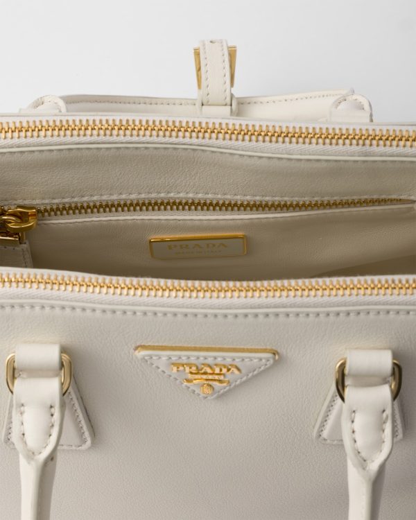 Prada Galleria Size : 16.5*24.5*11cm