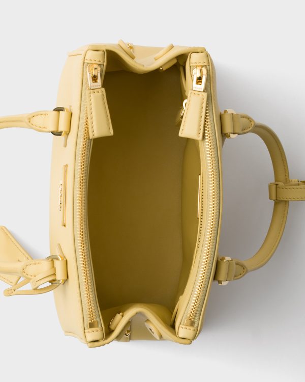 Prada Galleria Size : 16.5*24.5*11cm