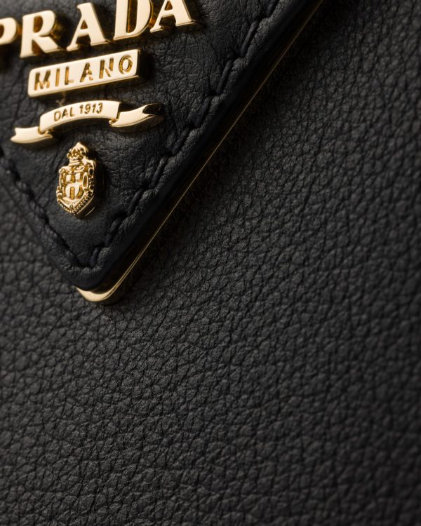 Prada Galleria Size : : 16.5*24.5*11cm