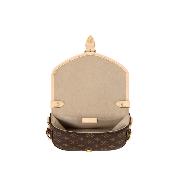 Saumur BB  size:7.9 x 6.3 x 3 inches
