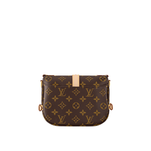 Saumur BB  size:7.9 x 6.3 x 3 inches